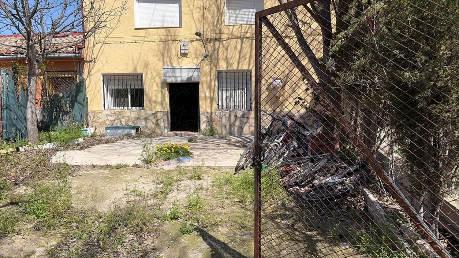 4 bedroom Villa for sale in Villena - € 115,000 (Ref: 9783864)