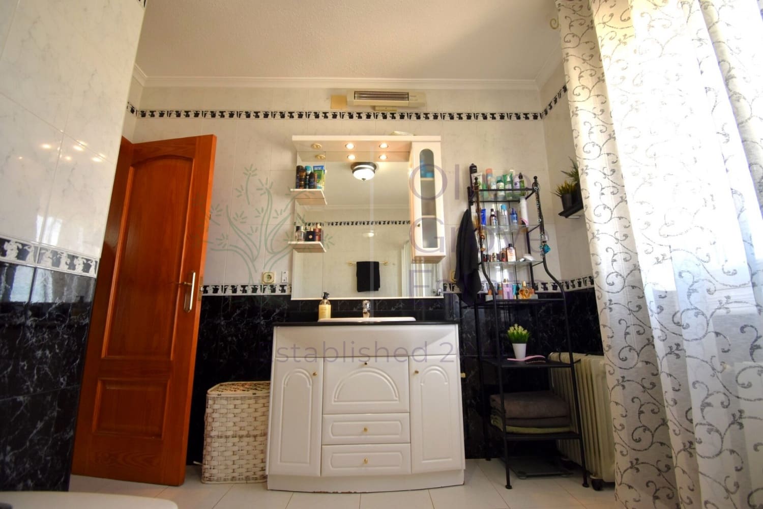 4 Zimmer Villa zu verkaufen in Torrevieja - 410.000 € (Ref: 9798261)