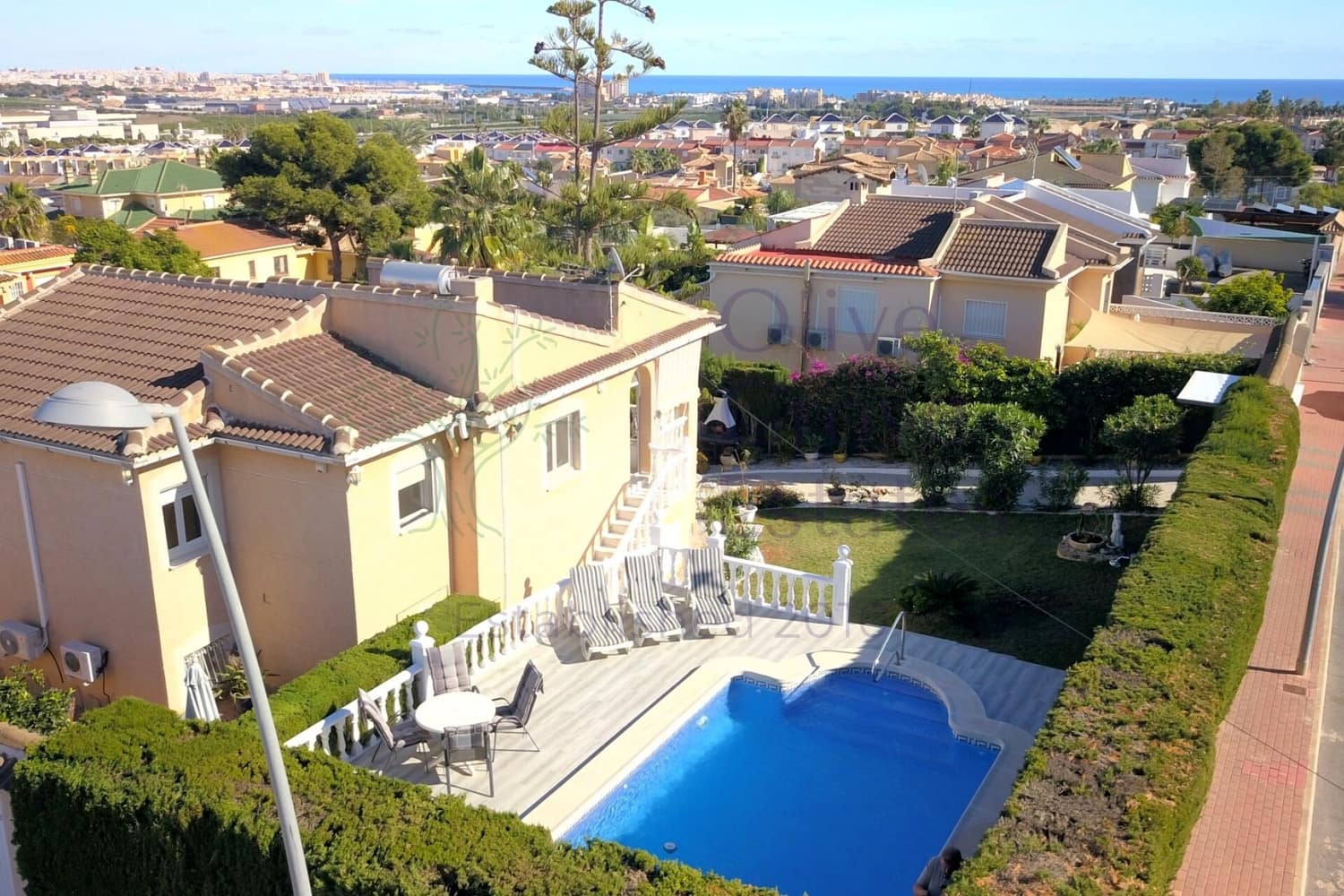 4 Zimmer Villa zu verkaufen in Torrevieja - 410.000 € (Ref: 9798261)