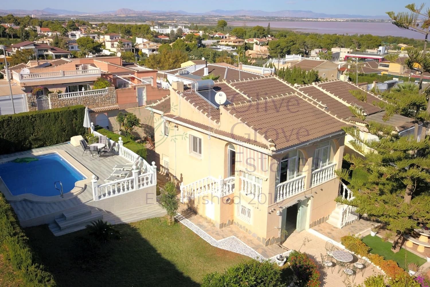 4 Zimmer Villa zu verkaufen in Torrevieja - 410.000 € (Ref: 9798261)
