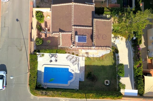 4 Zimmer Villa zu verkaufen in Torrevieja - 410.000 € (Ref: 9798261)