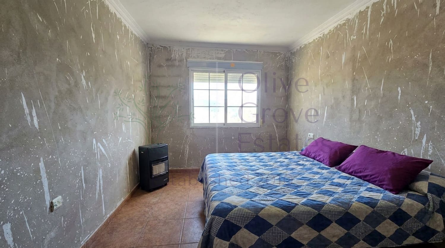 8 bedroom Villa for sale in Sax with pool garage - € 499,950 (Ref: 9839946)