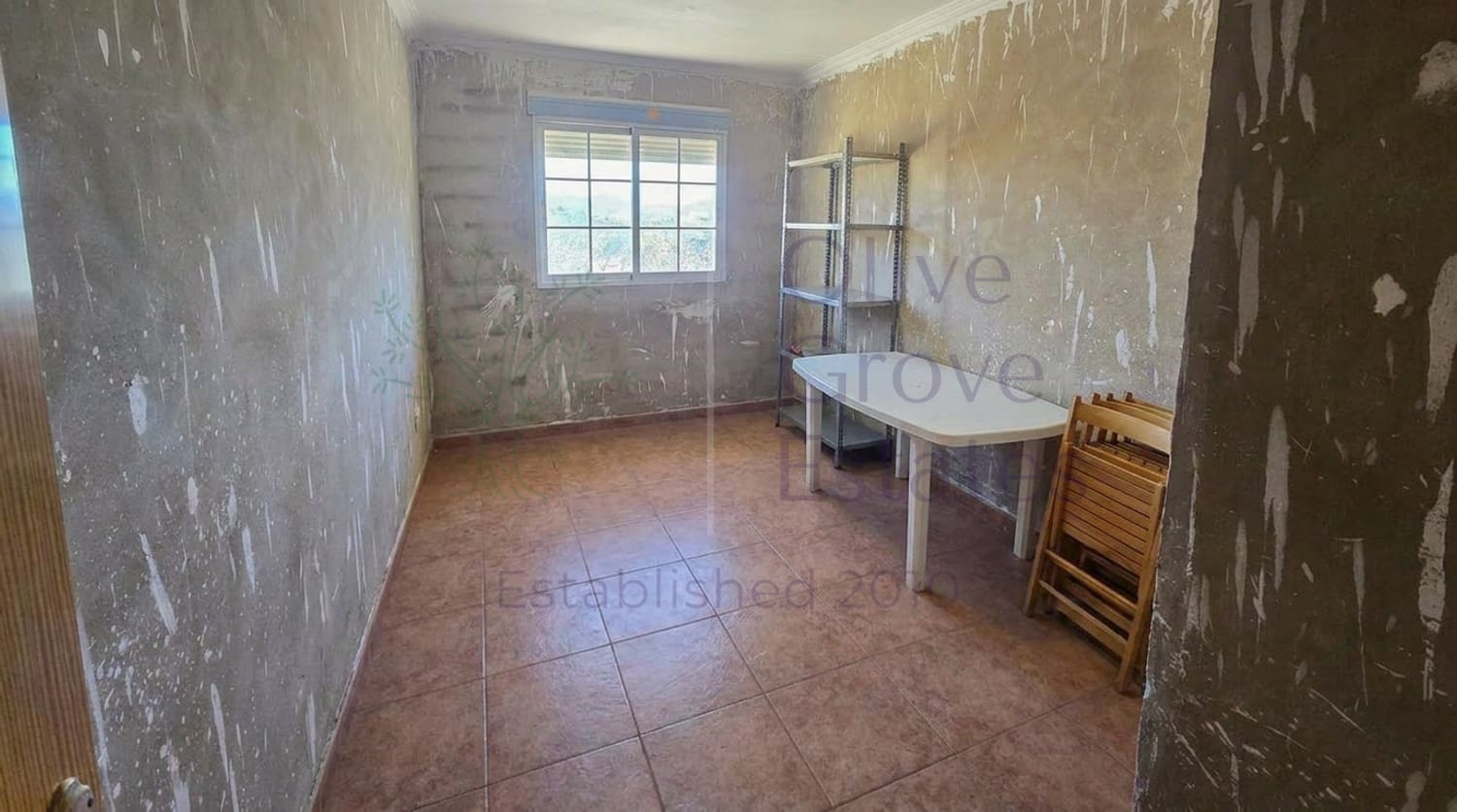 8 bedroom Villa for sale in Sax with pool garage - € 499,950 (Ref: 9839946)