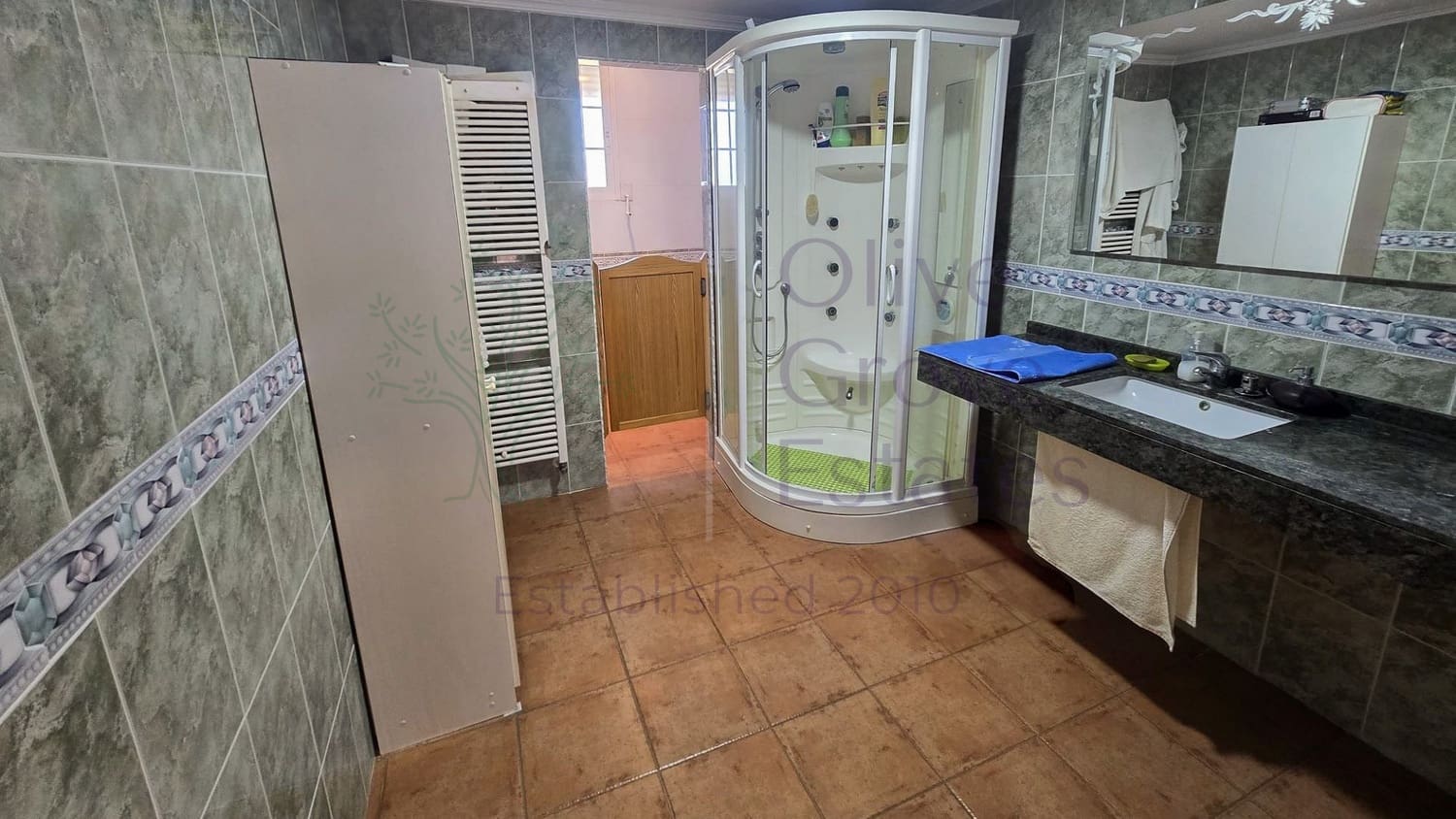 8 bedroom Villa for sale in Sax with pool garage - € 499,950 (Ref: 9839946)