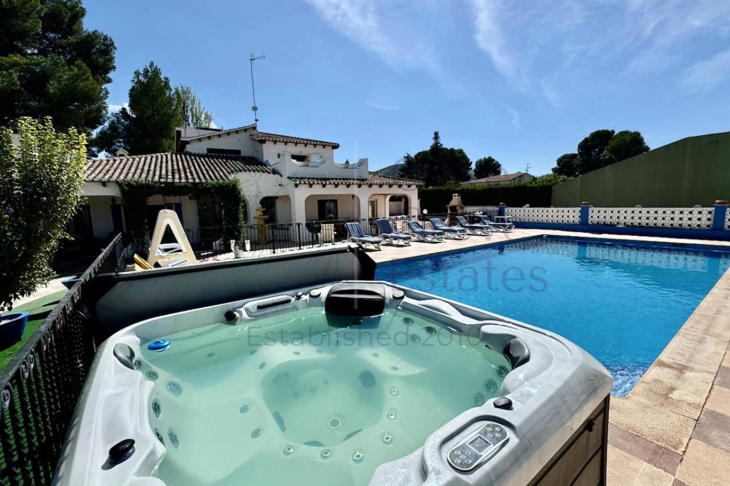 8 bedroom Villa for sale in Castalla with pool garage - € 655,000 (Ref: 9906612)