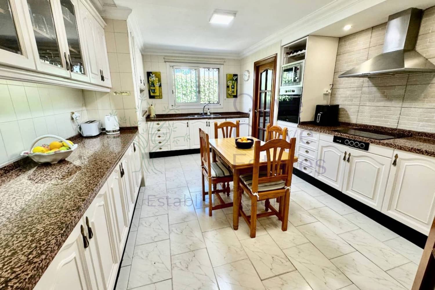 8 bedroom Villa for sale in Castalla with pool garage - € 655,000 (Ref: 9906612)