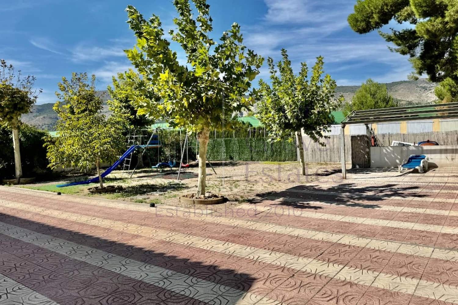 8 bedroom Villa for sale in Castalla with pool garage - € 655,000 (Ref: 9906612)