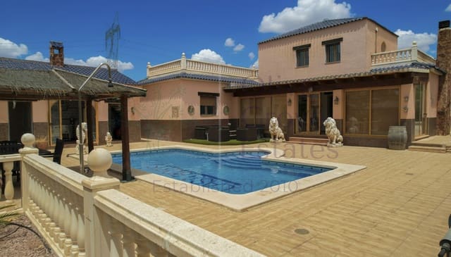 Chalet de 6 habitaciones en Salinas en venta con piscina garaje - 595.000 € (Ref: 9965931)