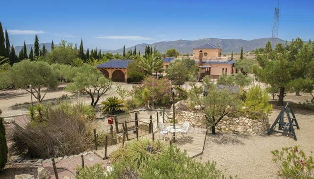 Chalet de 6 habitaciones en Salinas en venta con piscina garaje - 595.000 € (Ref: 9965931)