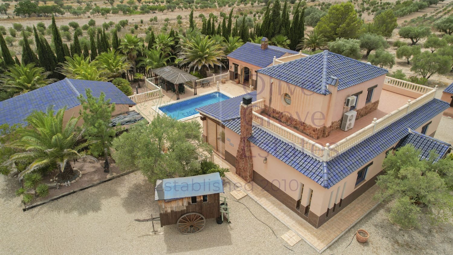 Chalet de 6 habitaciones en Salinas en venta con piscina garaje - 595.000 € (Ref: 9965931)