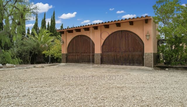 Chalet de 6 habitaciones en Salinas en venta con piscina garaje - 595.000 € (Ref: 9965931)
