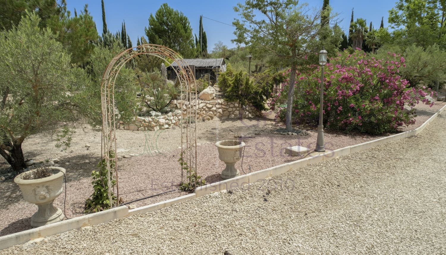 Chalet de 6 habitaciones en Salinas en venta con piscina garaje - 595.000 € (Ref: 9965931)