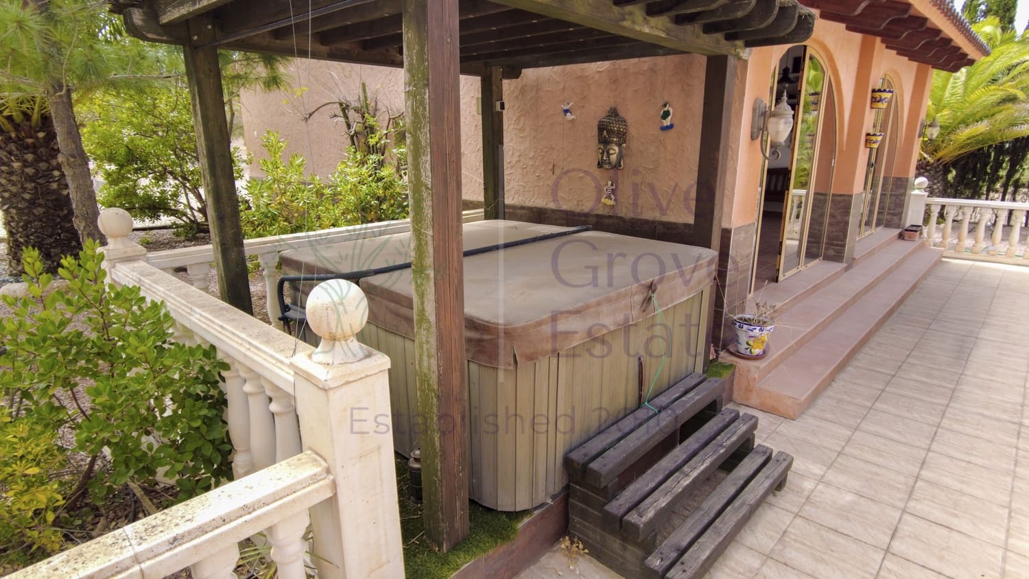 6 bedroom Villa for sale in Salinas with pool garage - € 595,000 (Ref: 9965931)
