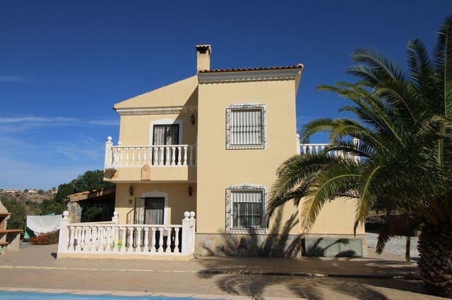 Casa de 3 habitaciones en Albox en venta con piscina - 239.000 € (Ref: 7844086)