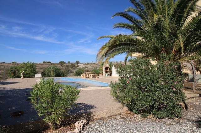 Casa de 3 habitaciones en Albox en venta con piscina - 239.000 € (Ref: 7844086)