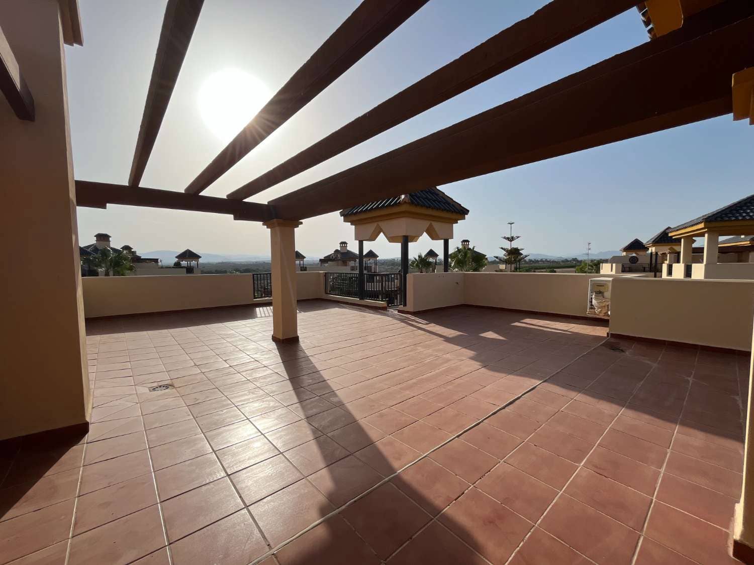 1 quarto Apartamento de Praia para arrendar em Puerto del Rey com piscina garagem - 500 € (Ref: 8702735)