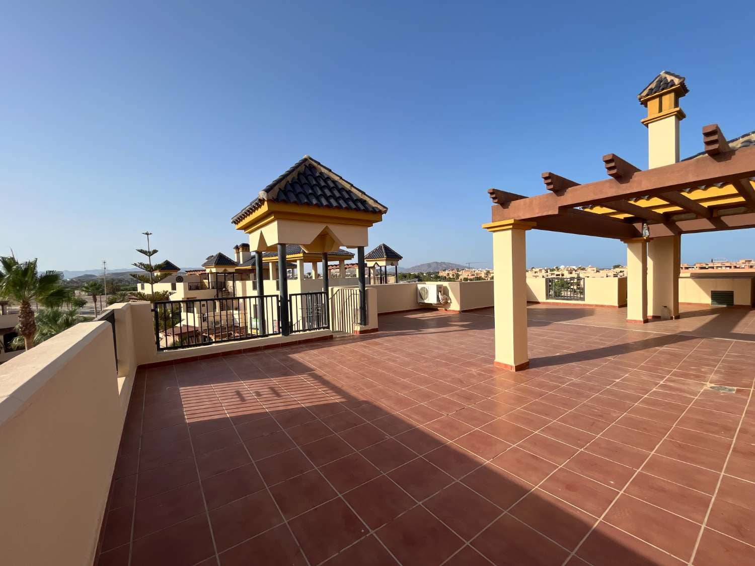 1 quarto Apartamento de Praia para arrendar em Puerto del Rey com piscina garagem - 500 € (Ref: 8702735)
