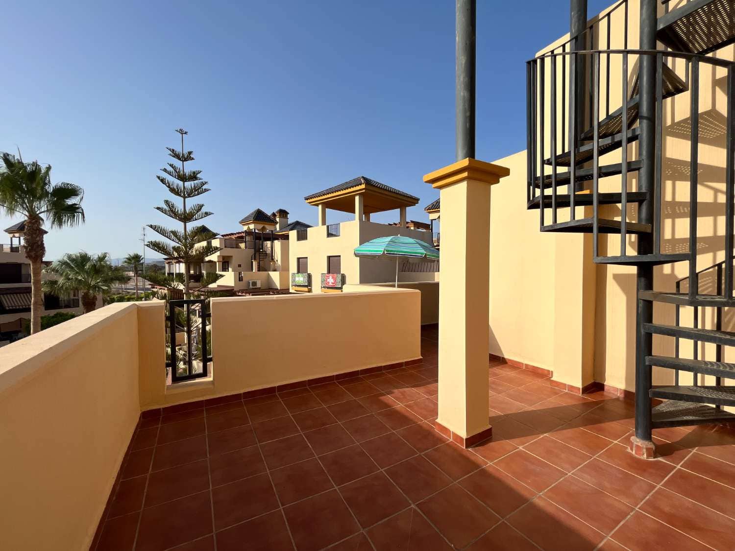 1 quarto Apartamento de Praia para arrendar em Puerto del Rey com piscina garagem - 500 € (Ref: 8702735)