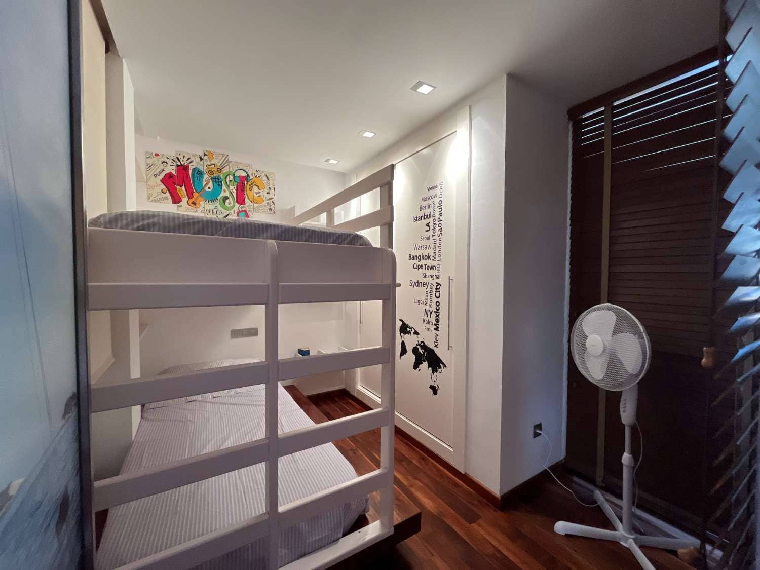 2 soveværelse Strandlejlighed til salg i Puerto del Rey med swimmingpool garage - € 199.000 (Ref: 8708044)