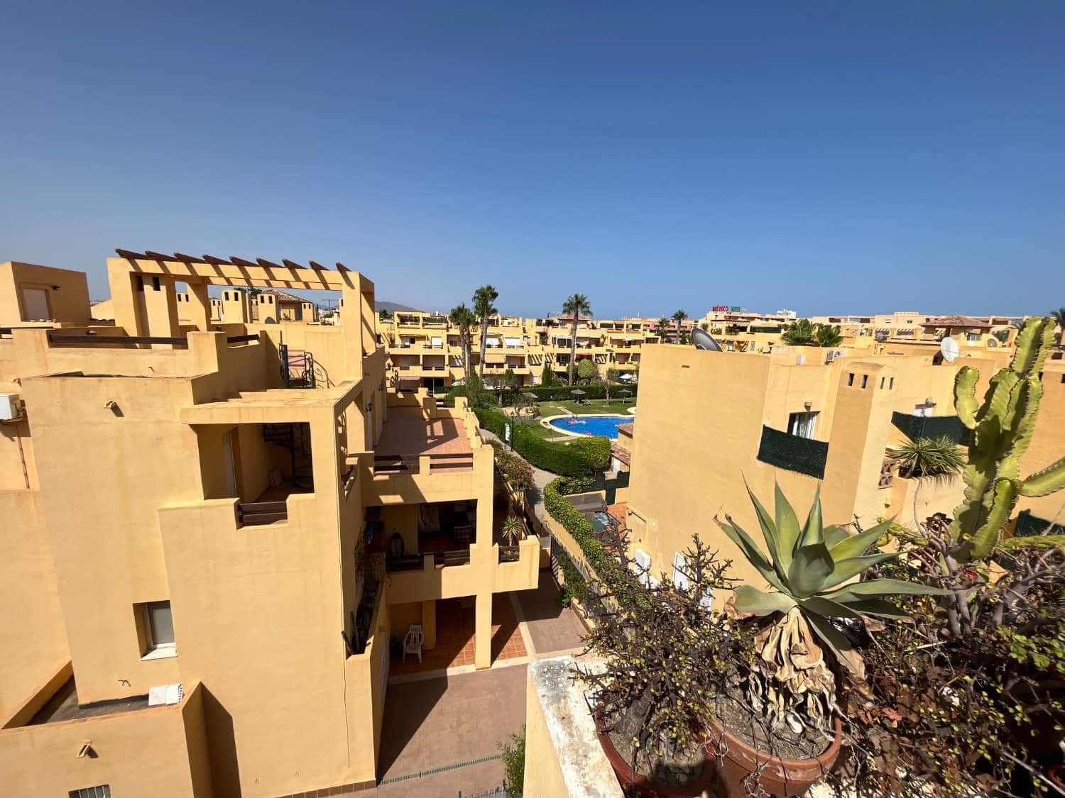 2 soveværelse Strandlejlighed til salg i Puerto del Rey med swimmingpool garage - € 199.000 (Ref: 8708044)