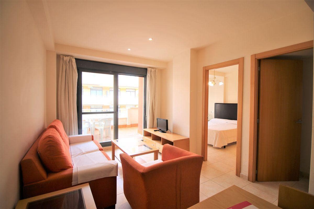 2 bedroom Beach Apartment for holiday rental in Puerto del Rey with pool - € 700 (Ref: 9126627)