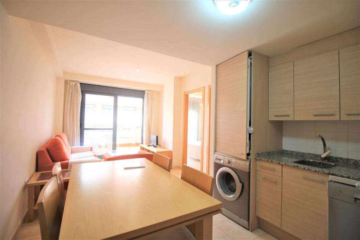 2 bedroom Beach Apartment for holiday rental in Puerto del Rey with pool - € 700 (Ref: 9126627)