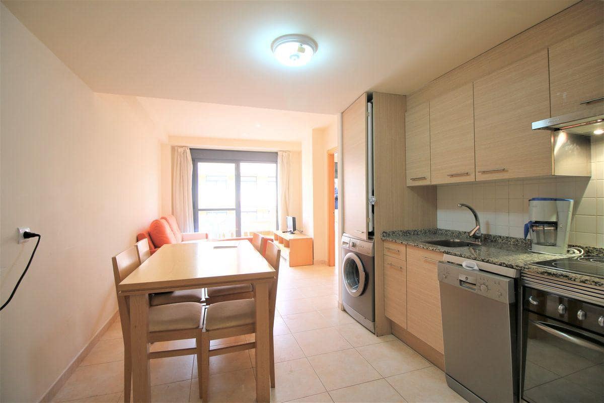 2 bedroom Beach Apartment for holiday rental in Puerto del Rey with pool - € 700 (Ref: 9126627)