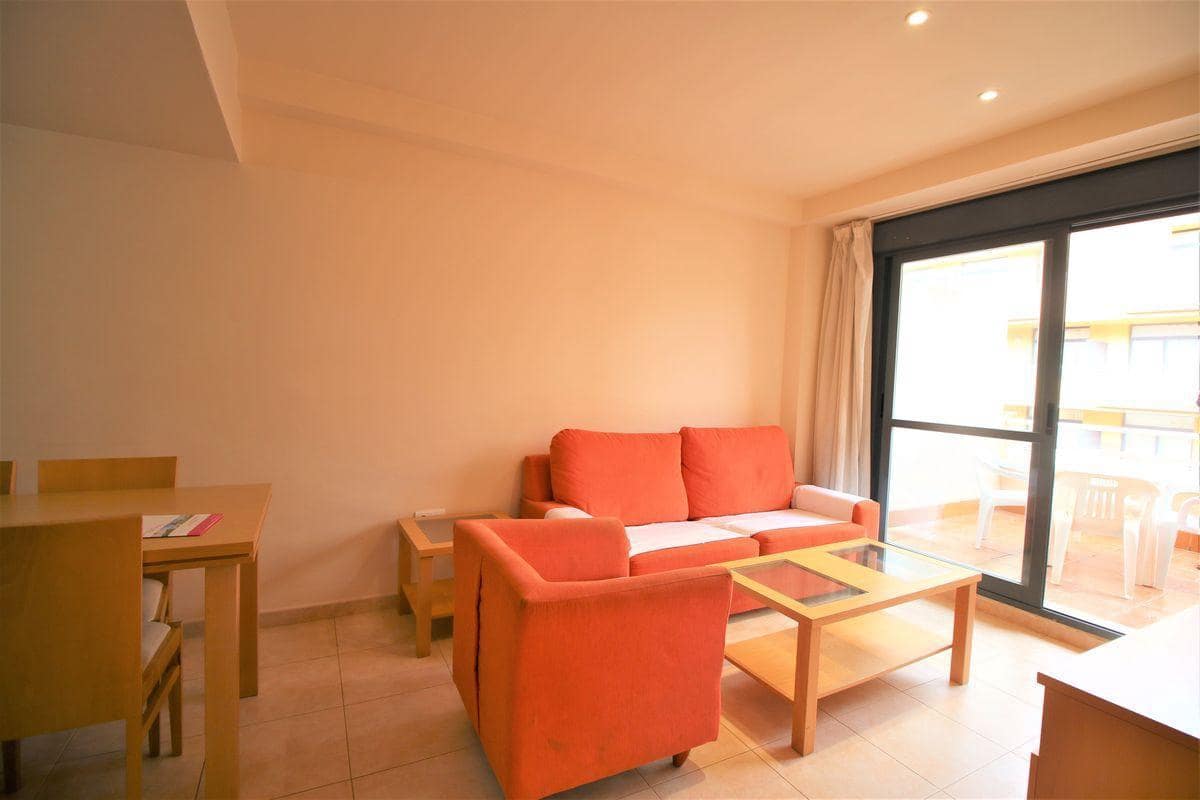 2 bedroom Beach Apartment for holiday rental in Puerto del Rey with pool - € 700 (Ref: 9126627)