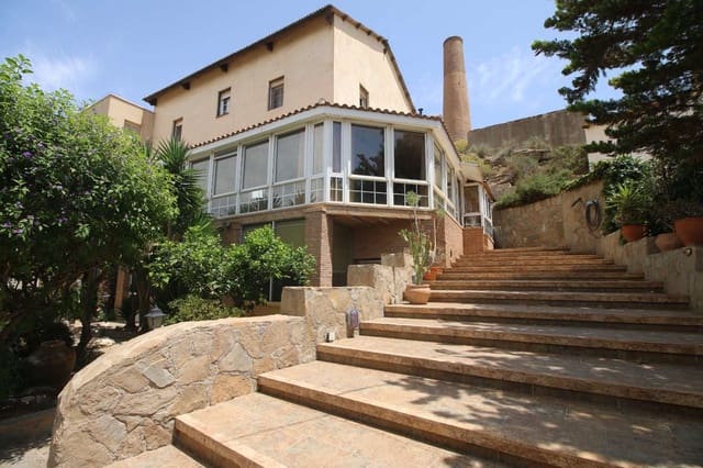 7 bedroom Villa for sale in Cuevas del Almanzora with pool garage - € 399,000 (Ref: 9451780)