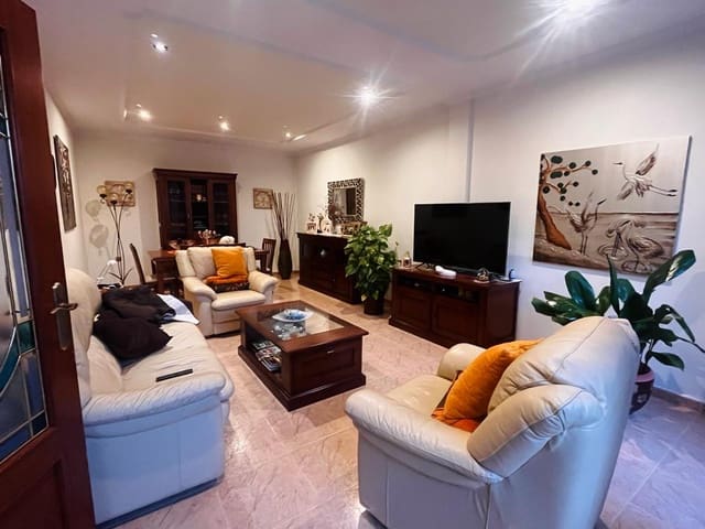 4 slaapkamer Flat te huur in Vera Ciudad, Vera met garage - € 1.000 (Ref: 9455951)