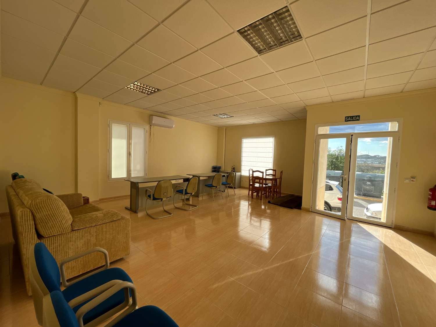 Office for rent in Palomares - € 450 (Ref: 9585918)