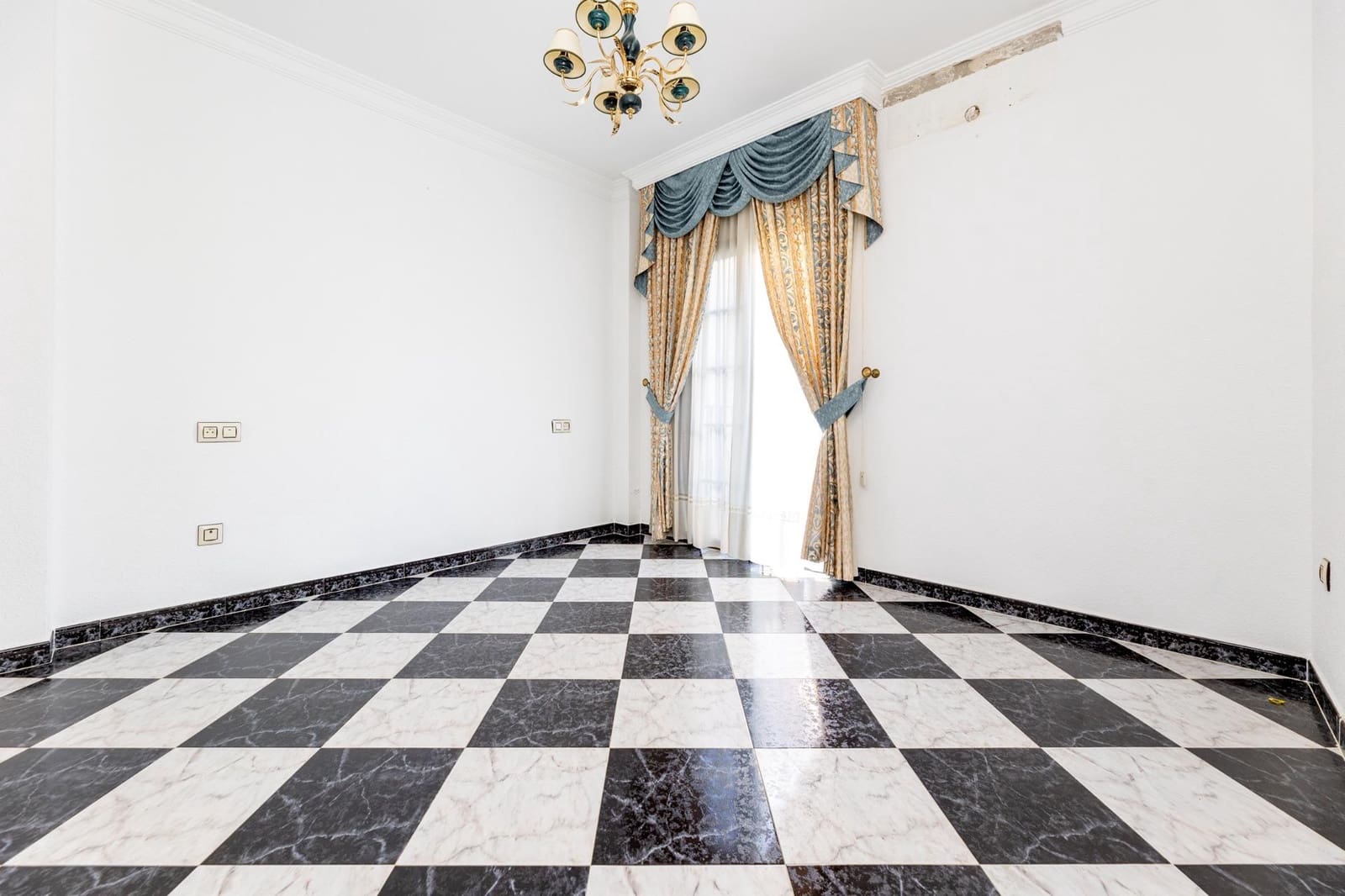 3 slaapkamer Flat te koop in Algarinejo - € 66.000 (Ref: 8155006)