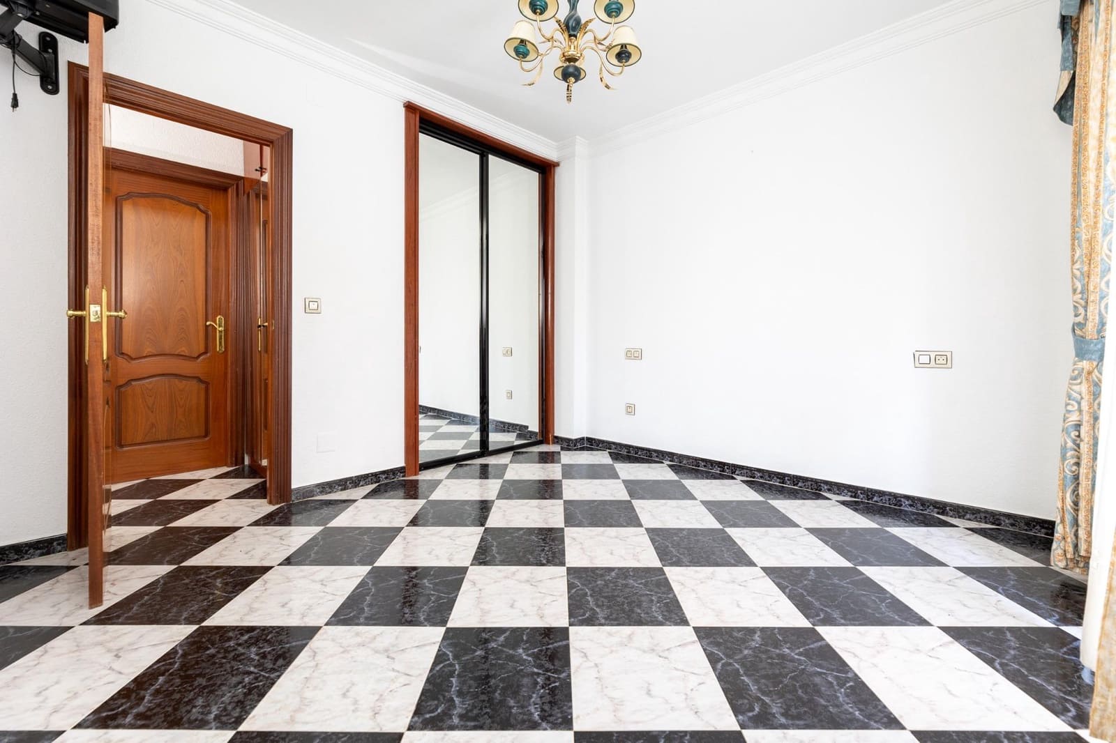 3 slaapkamer Flat te koop in Algarinejo - € 66.000 (Ref: 8155006)