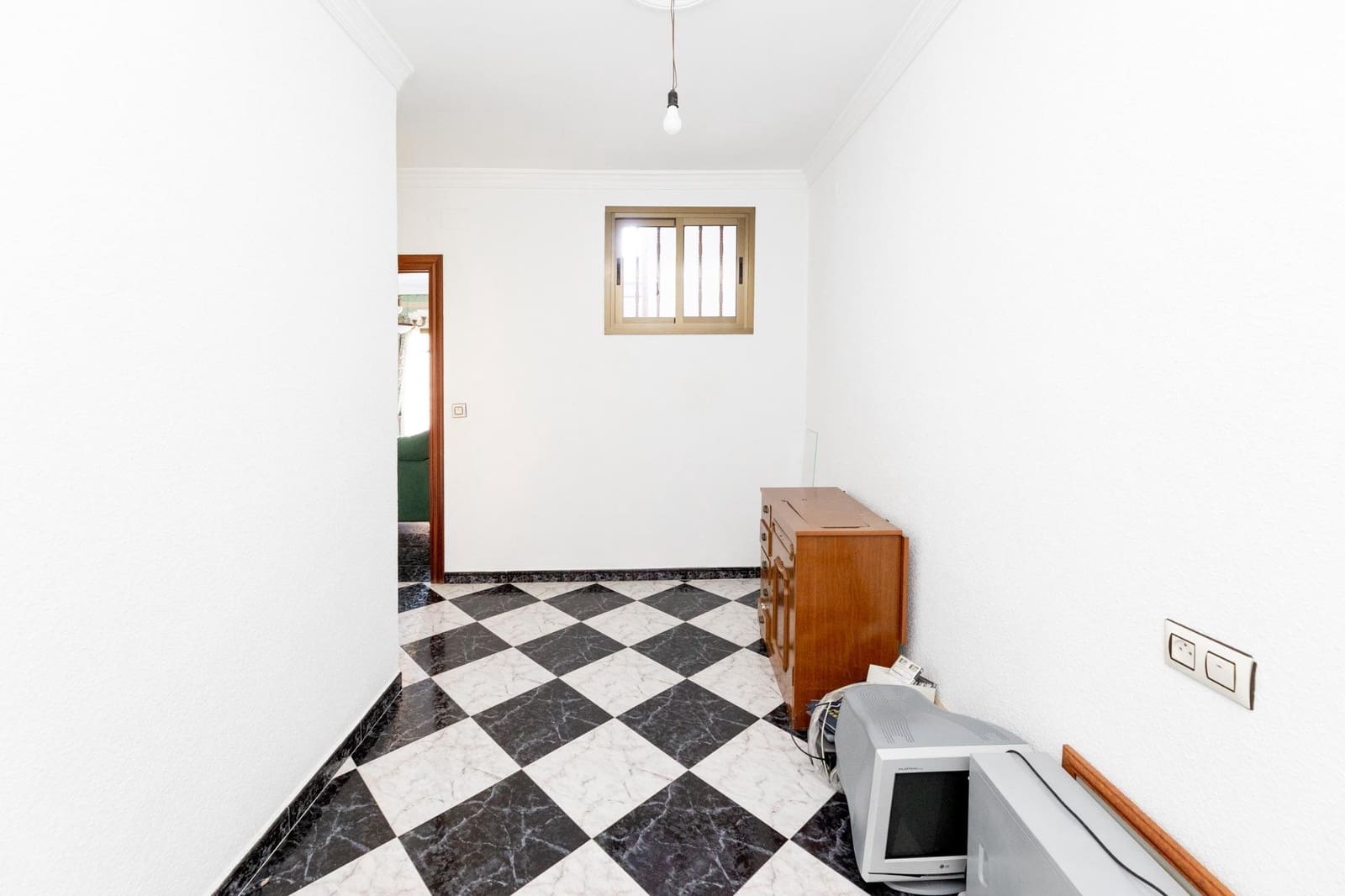 3 slaapkamer Flat te koop in Algarinejo - € 66.000 (Ref: 8155006)