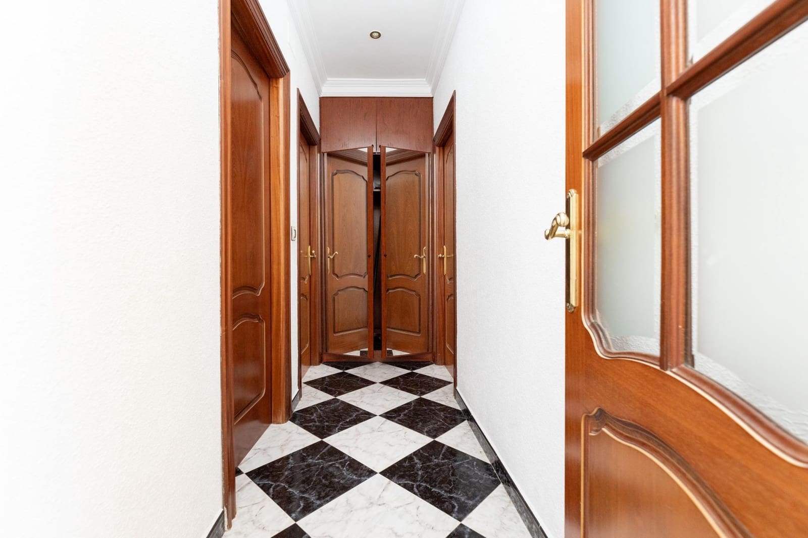 3 slaapkamer Flat te koop in Algarinejo - € 66.000 (Ref: 8155006)