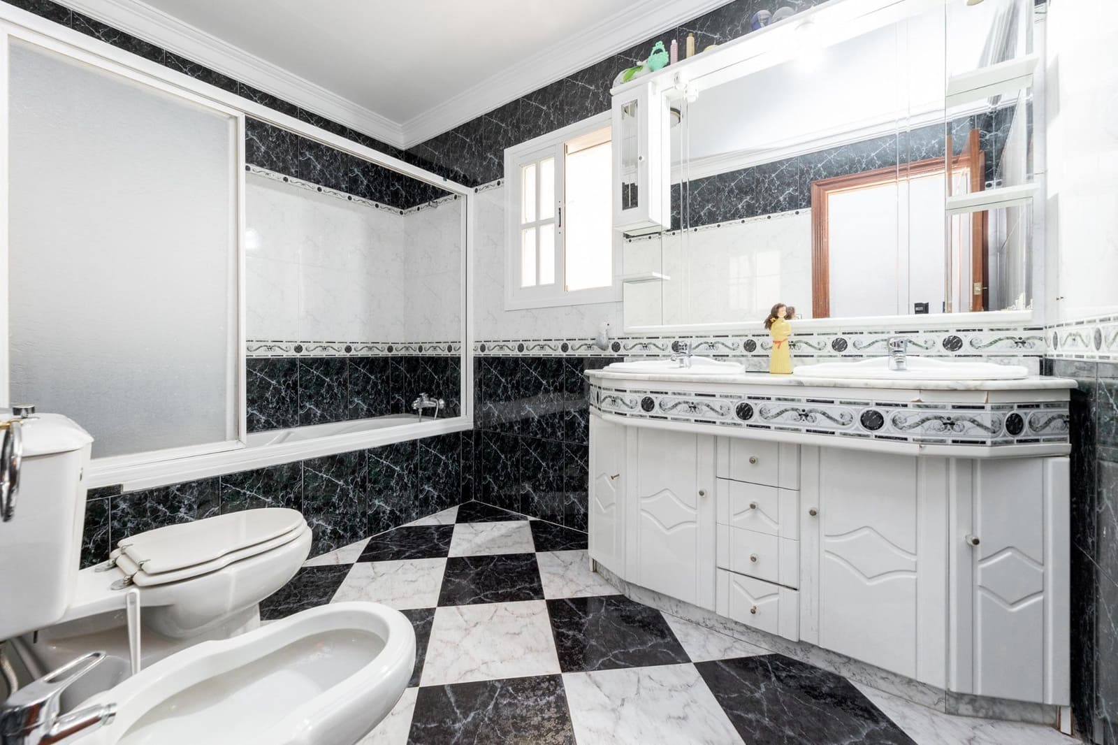 3 slaapkamer Flat te koop in Algarinejo - € 66.000 (Ref: 8155006)