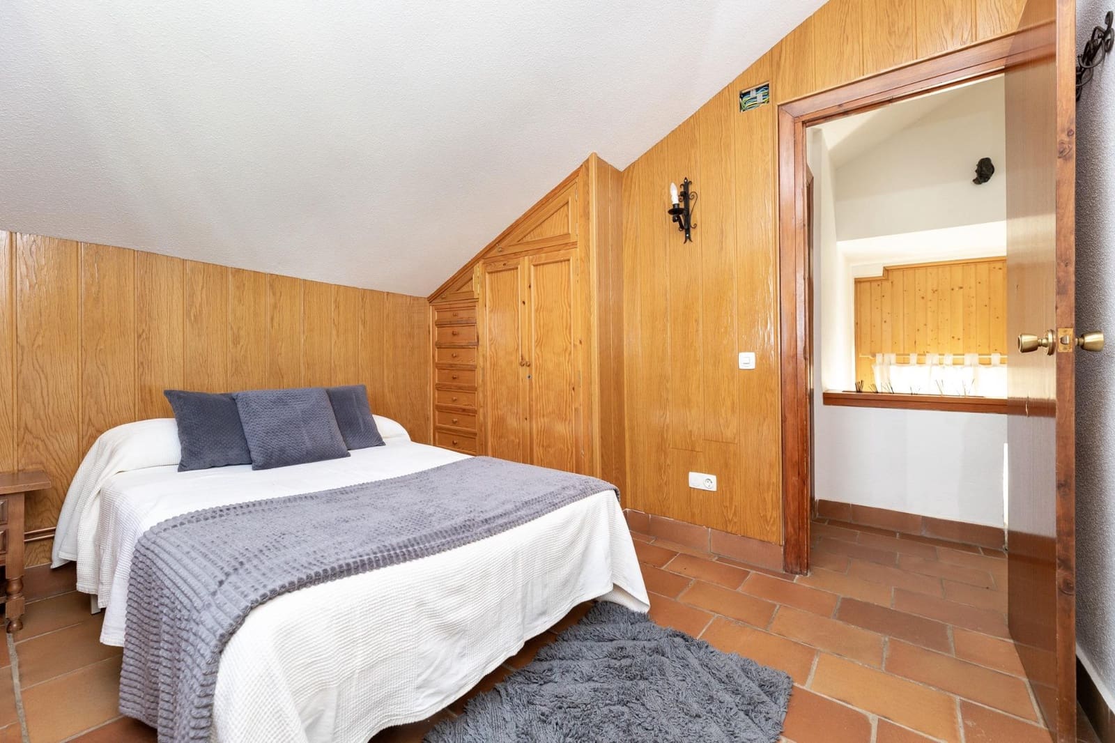 6 soveværelse Finca/Landehus til salg i Guejar Sierra med garage - € 439.000 (Ref: 9386239)