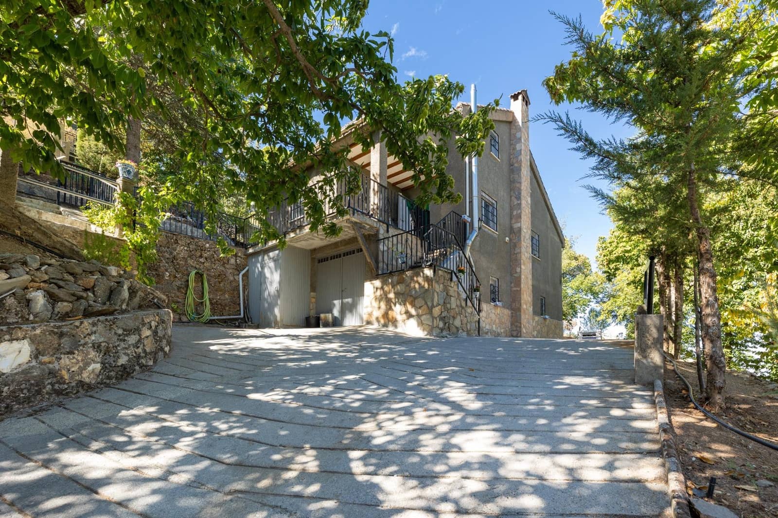 6 soveværelse Finca/Landehus til salg i Guejar Sierra med garage - € 439.000 (Ref: 9386239)