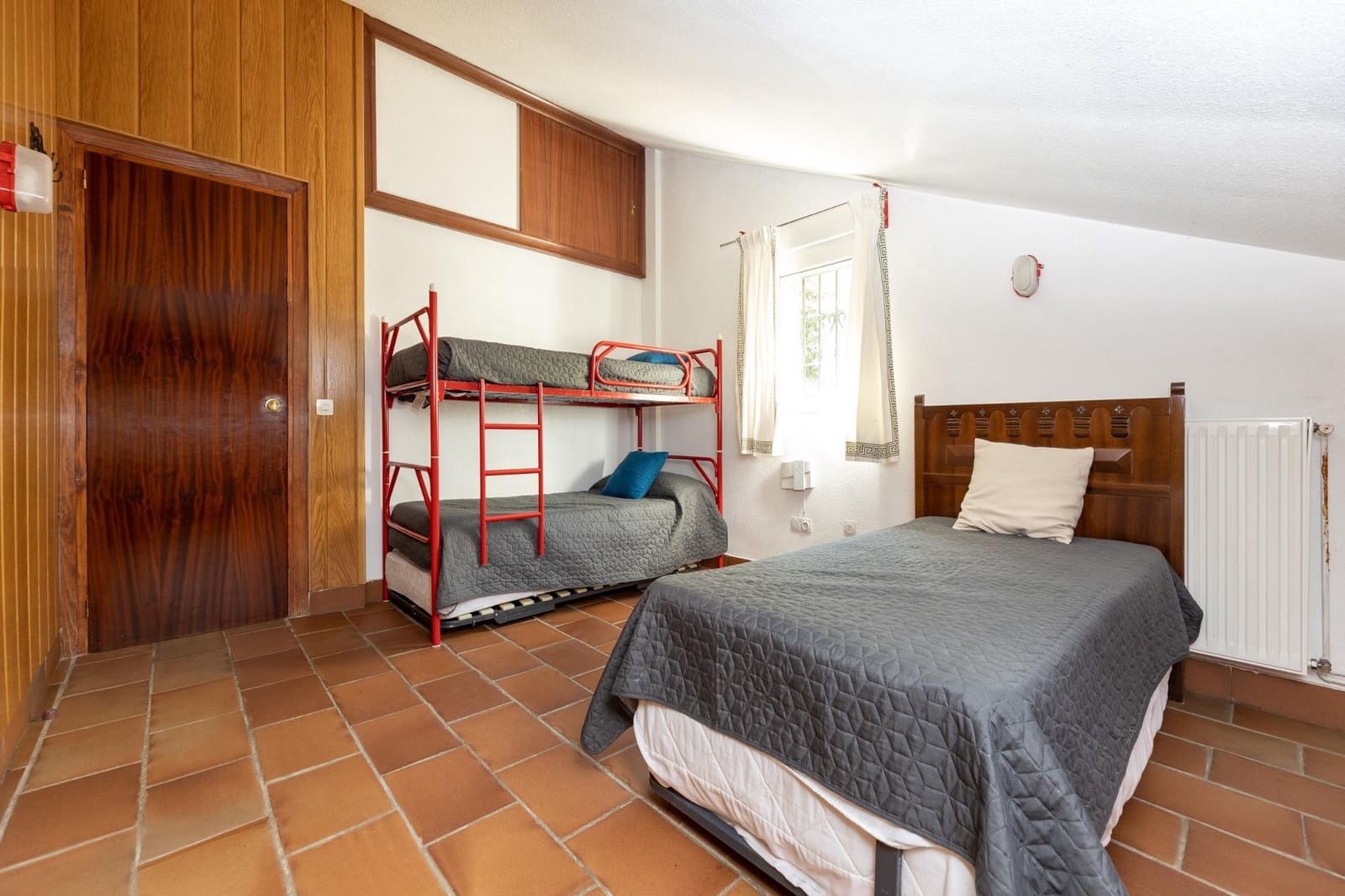 6 soveværelse Finca/Landehus til salg i Guejar Sierra med garage - € 439.000 (Ref: 9386239)