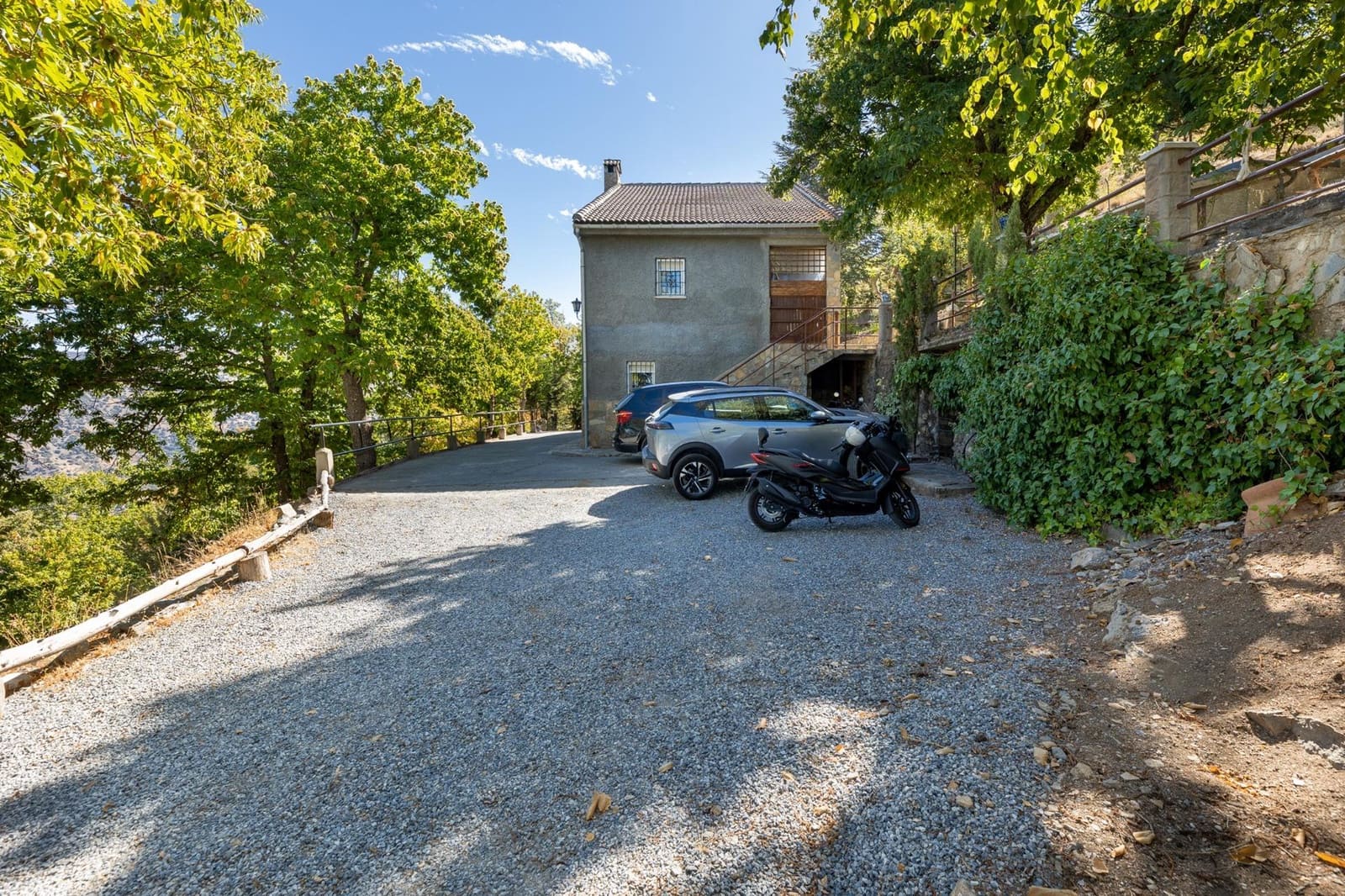6 soveværelse Finca/Landehus til salg i Guejar Sierra med garage - € 439.000 (Ref: 9386239)