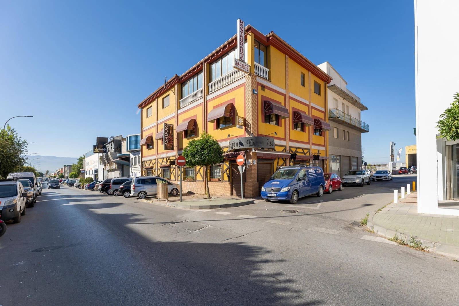 3 bedroom Commercial for sale in Albolote with garage - € 810,000 (Ref: 9386244)