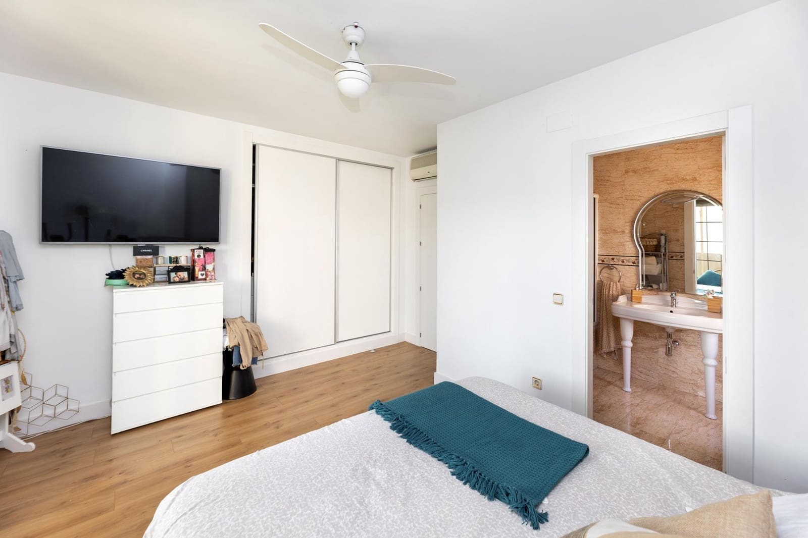 3 bedroom Commercial for sale in Albolote with garage - € 810,000 (Ref: 9386244)