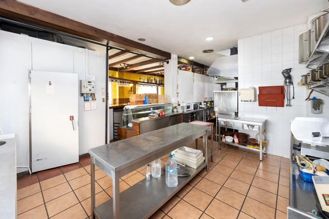 3 bedroom Commercial for sale in Albolote with garage - € 810,000 (Ref: 9386244)