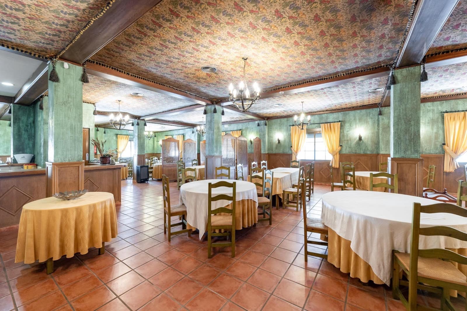 3 bedroom Commercial for sale in Albolote with garage - € 810,000 (Ref: 9386244)