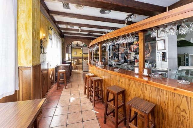 3 bedroom Commercial for sale in Albolote with garage - € 810,000 (Ref: 9386244)