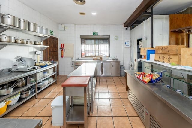 3 bedroom Commercial for sale in Albolote with garage - € 810,000 (Ref: 9386244)