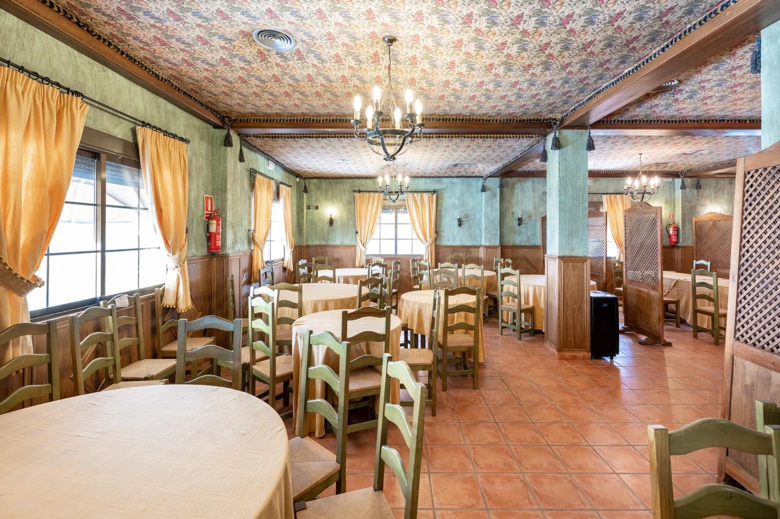 3 bedroom Commercial for sale in Albolote with garage - € 810,000 (Ref: 9386244)