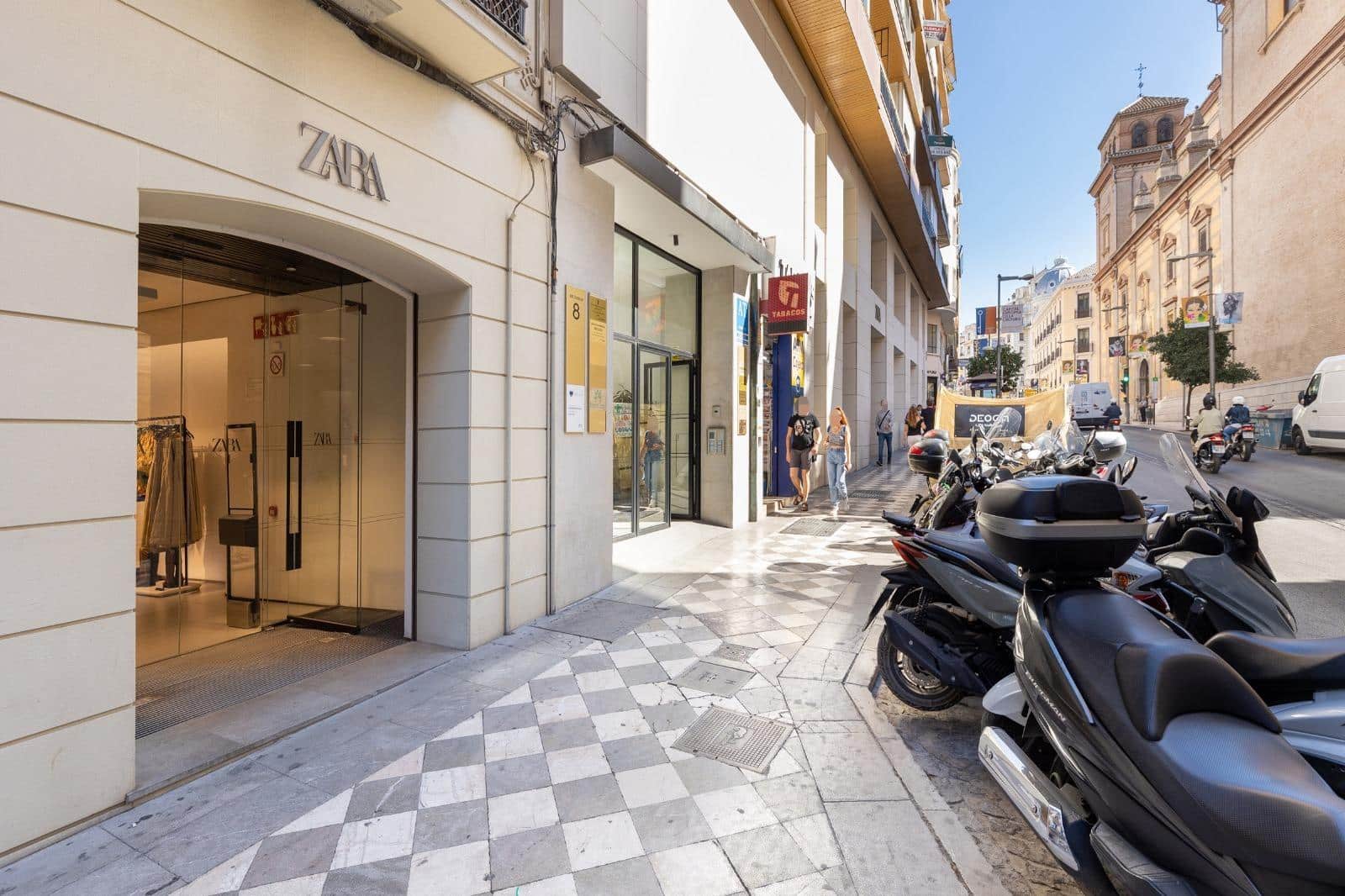 Commercial for sale in Granada city - € 449,000 (Ref: 9386246)