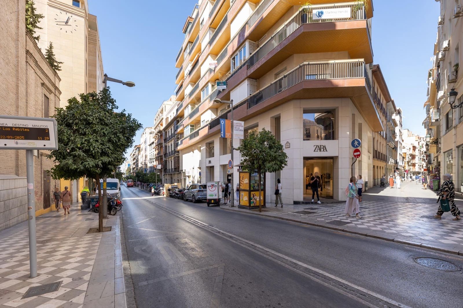 Commercial for sale in Granada city - € 449,000 (Ref: 9386246)