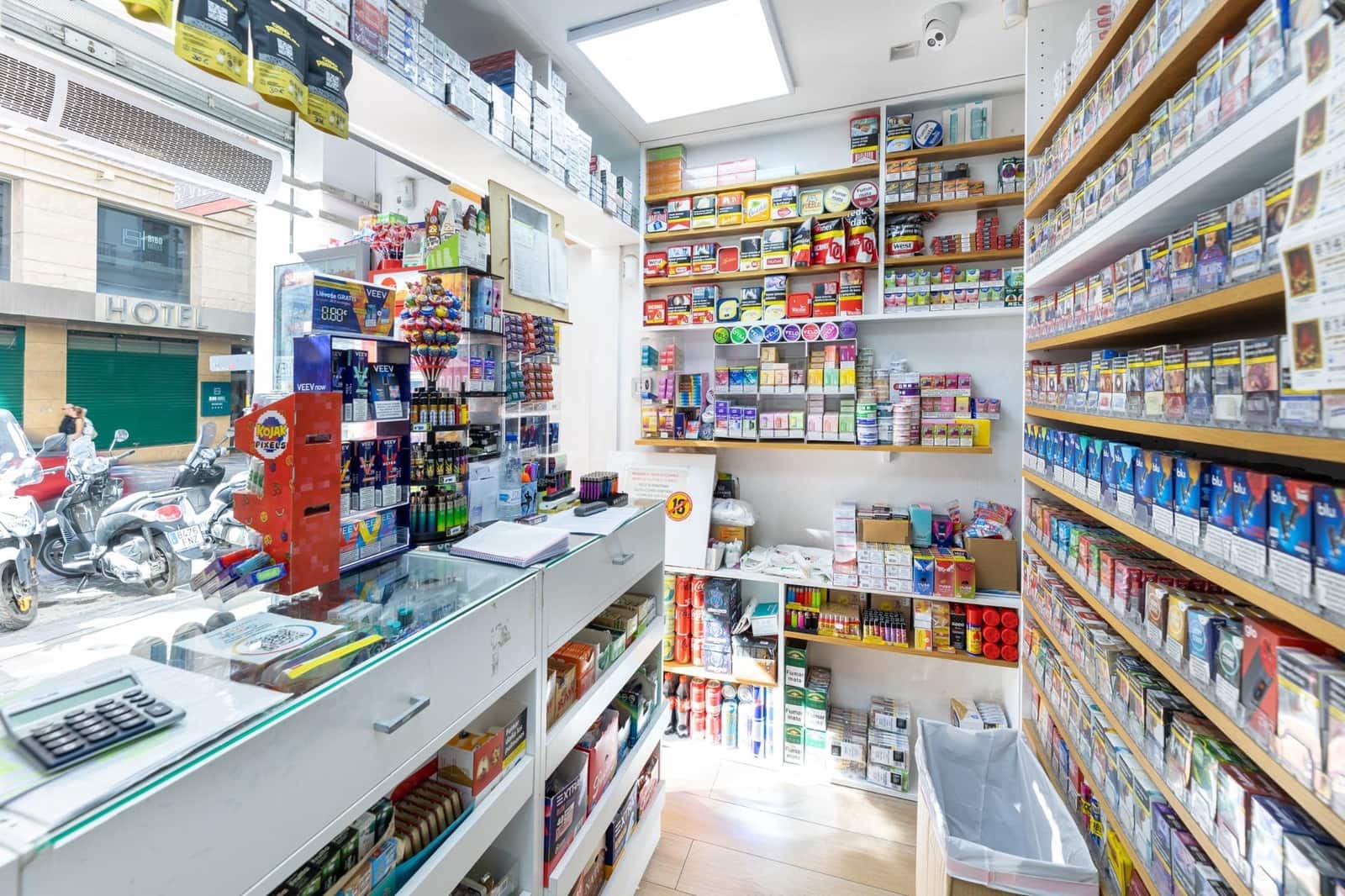 Commercial for sale in Granada city - € 449,000 (Ref: 9386246)